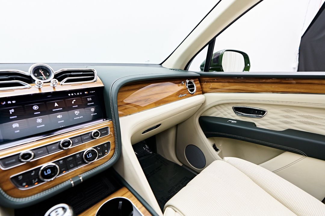 2023 Bentley Bentayga EWB