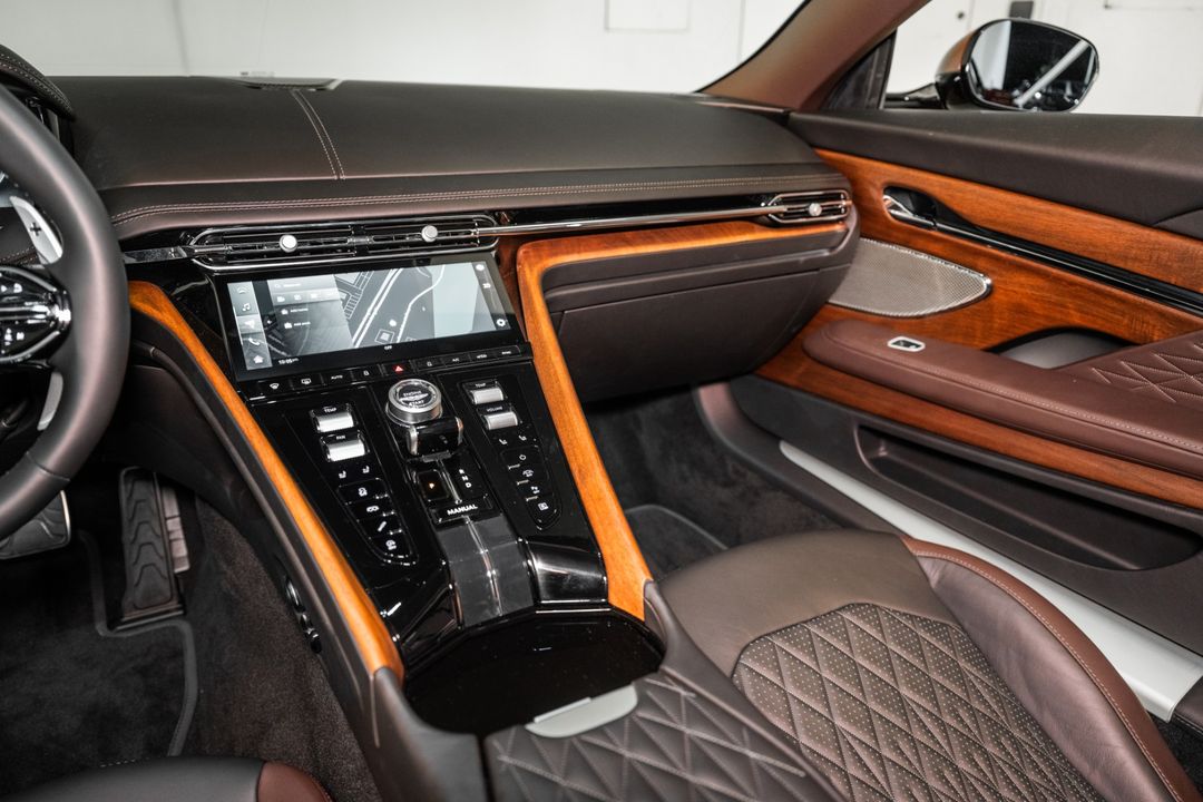 2025 Aston Martin DB12