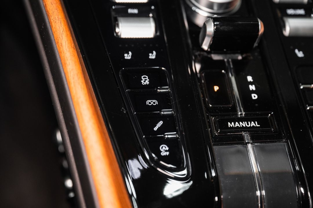 2025 Aston Martin DB12