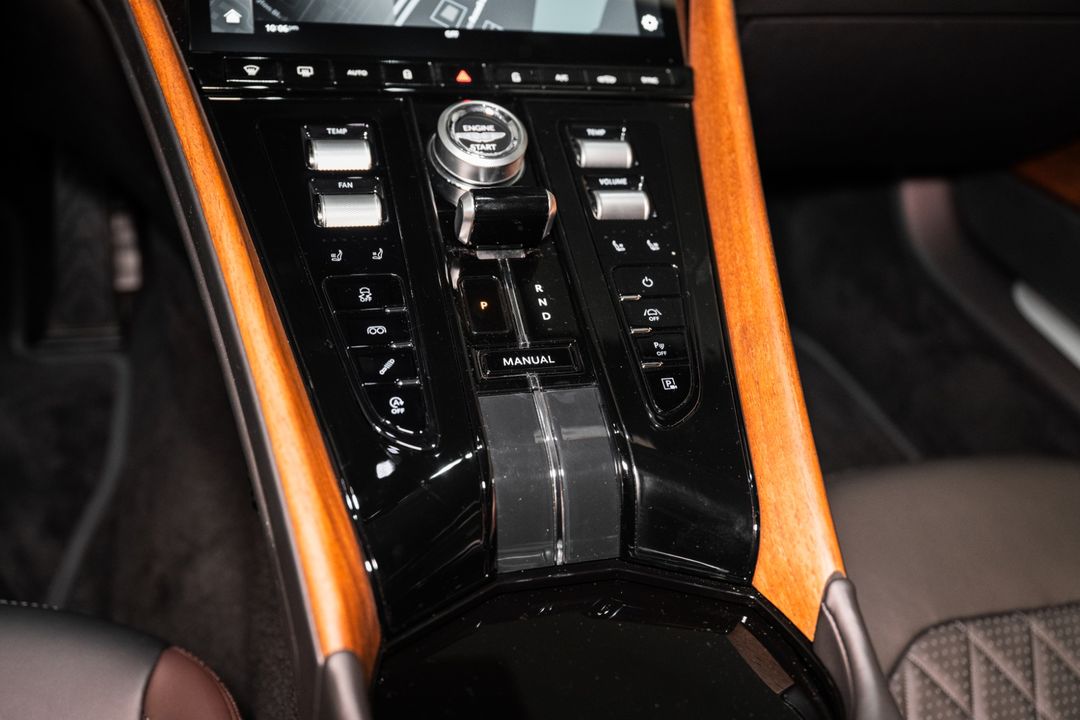 2025 Aston Martin DB12