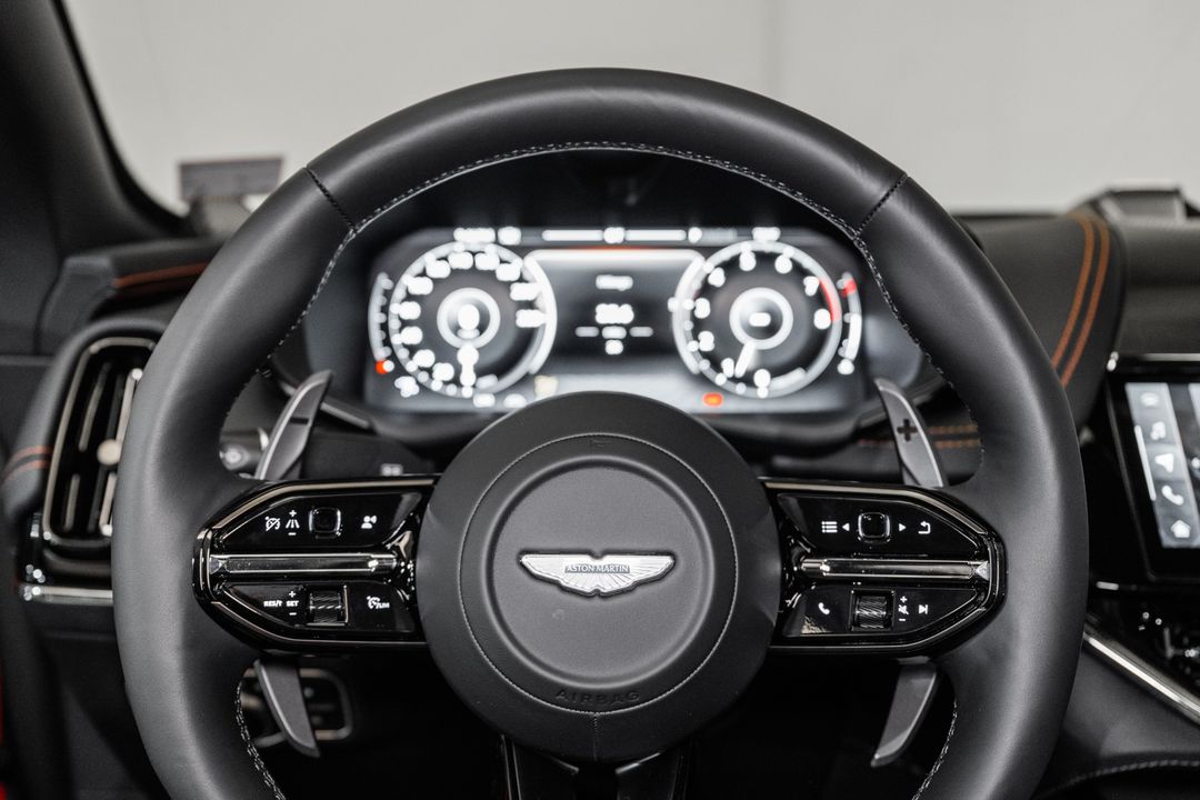 2025 Aston Martin DBX