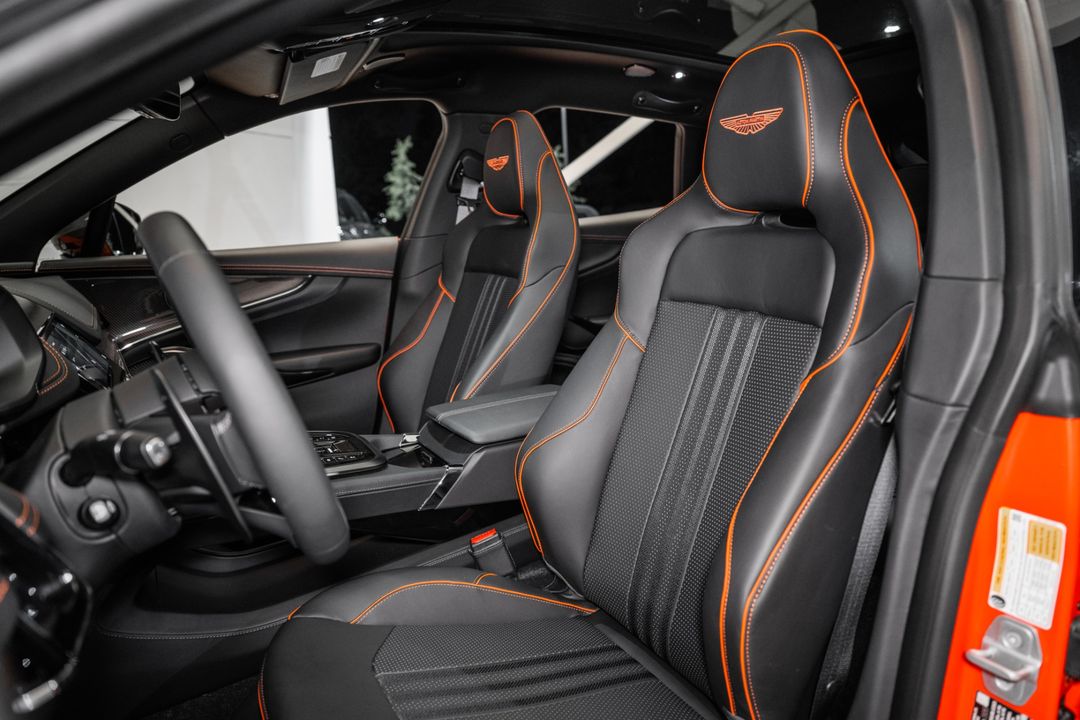 2025 Aston Martin DBX