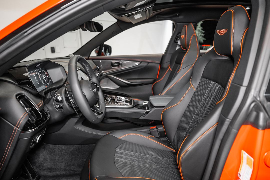 2025 Aston Martin DBX