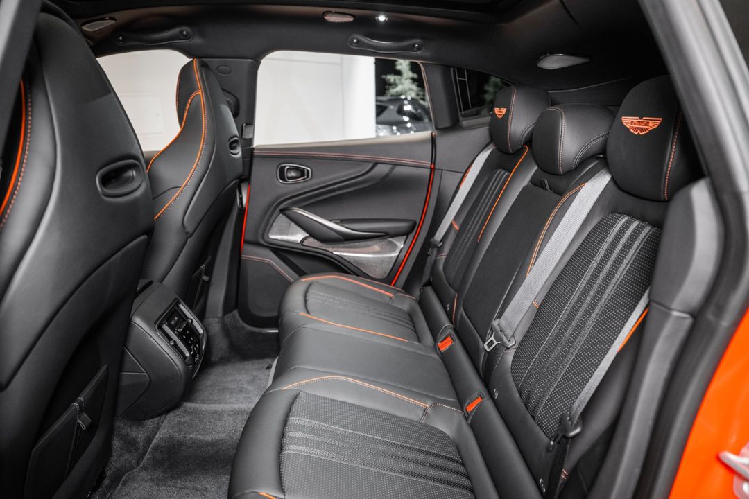 2025 Aston Martin DBX