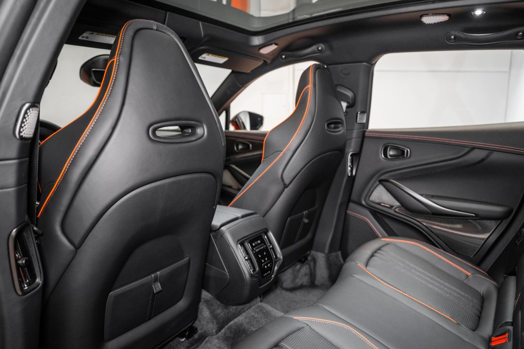 2025 Aston Martin DBX