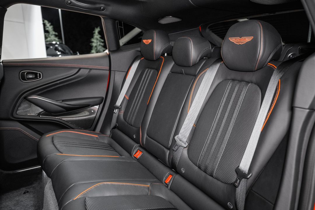 2025 Aston Martin DBX