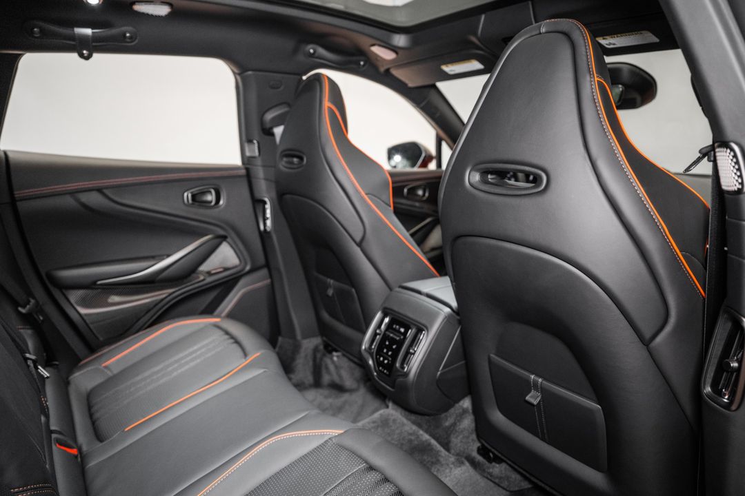 2025 Aston Martin DBX