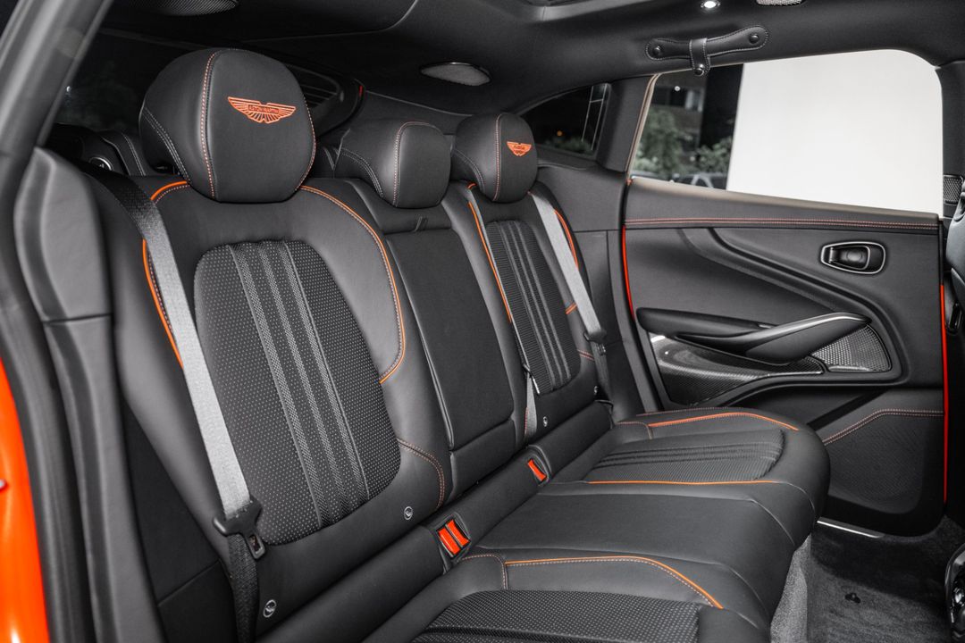 2025 Aston Martin DBX