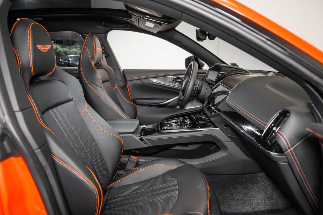 2025 Aston Martin DBX