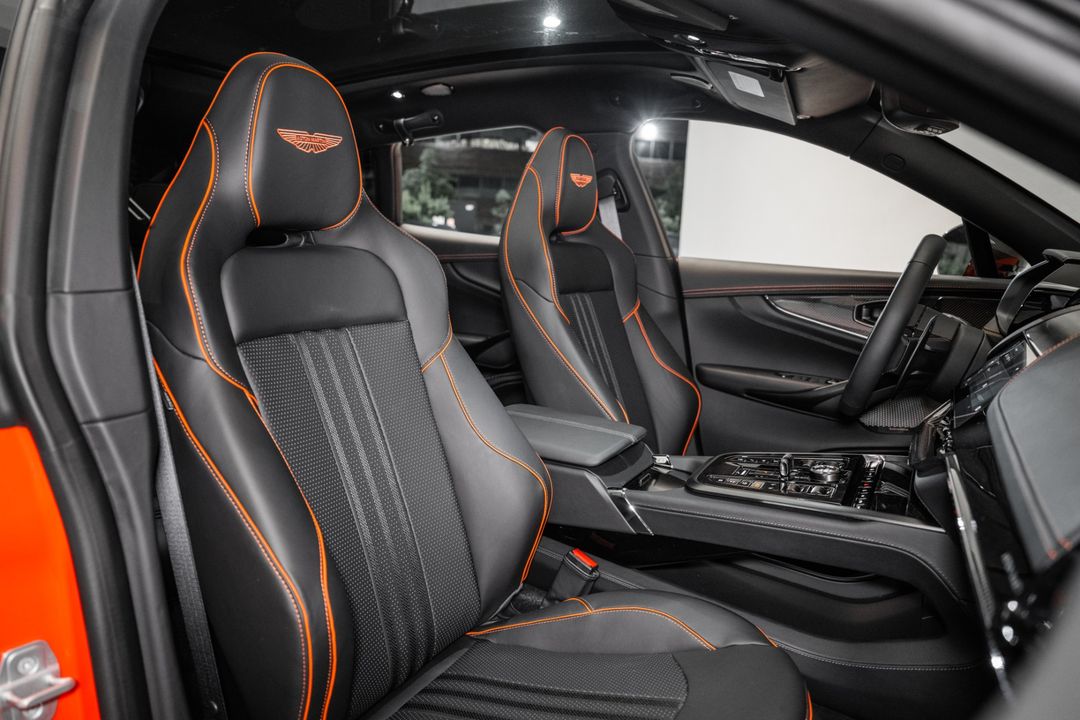 2025 Aston Martin DBX