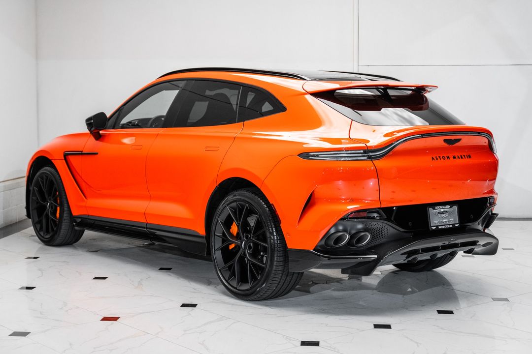 2025 Aston Martin DBX