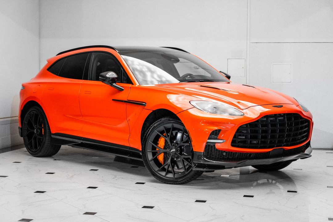 2025 Aston Martin DBX