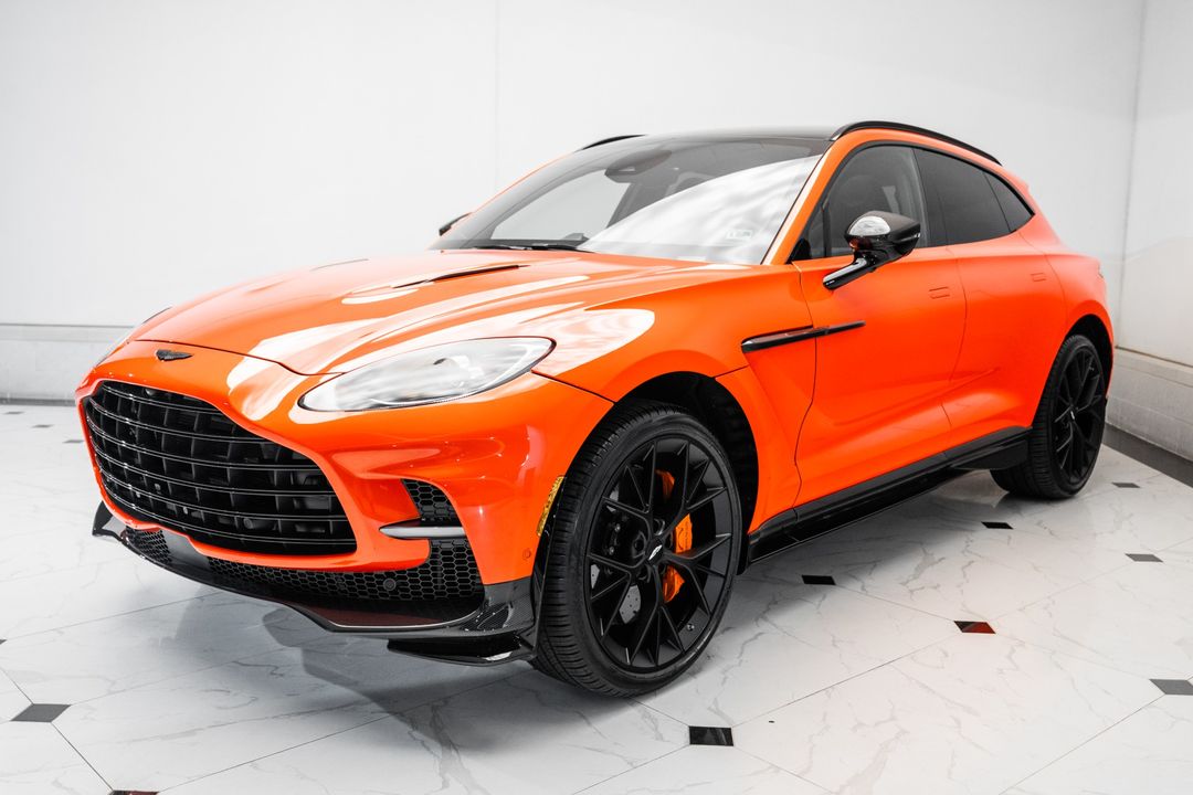 2025 Aston Martin DBX