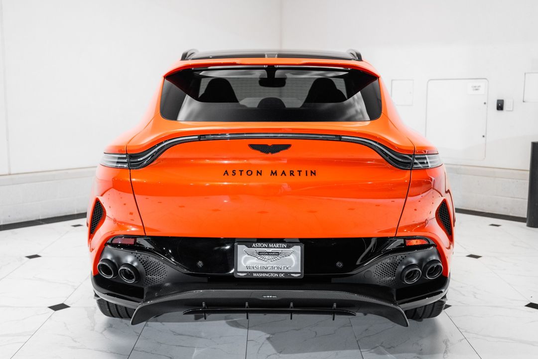 2025 Aston Martin DBX