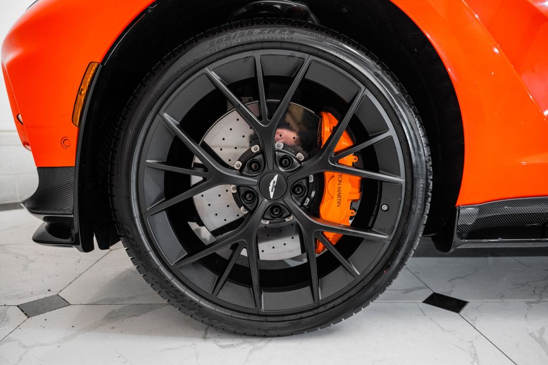 2025 Aston Martin DBX