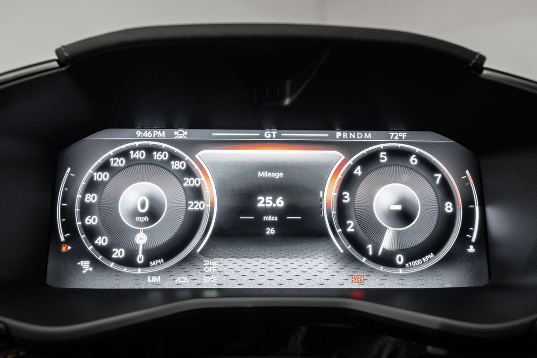 2025 Aston Martin DBX