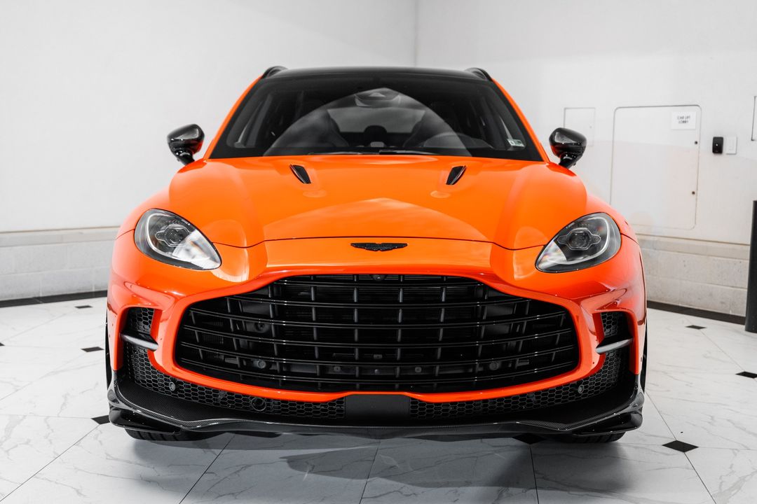 2025 Aston Martin DBX