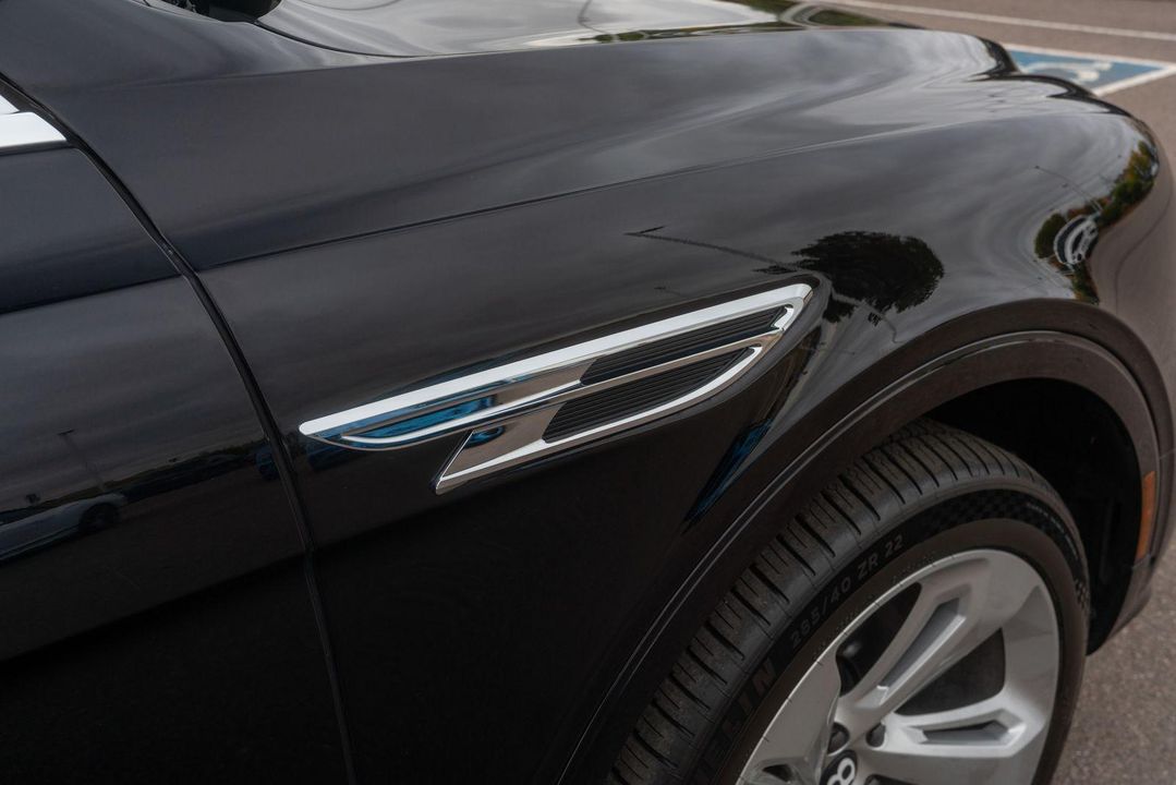 2023 Bentley Bentayga EWB