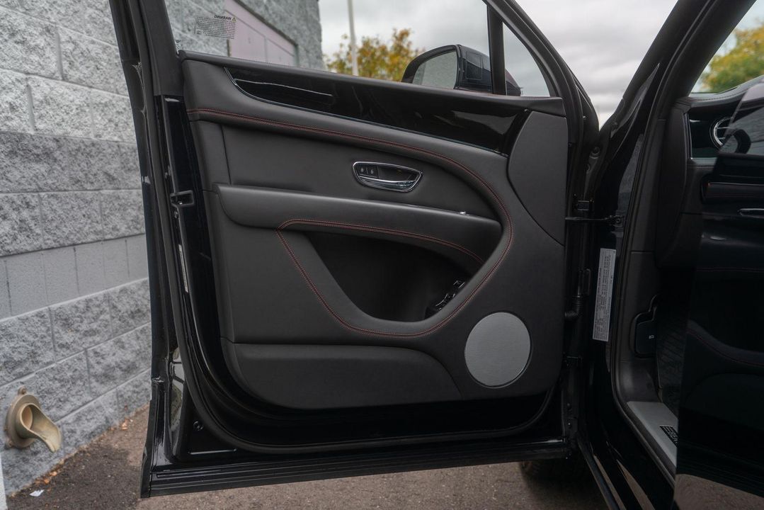 2023 Bentley Bentayga EWB