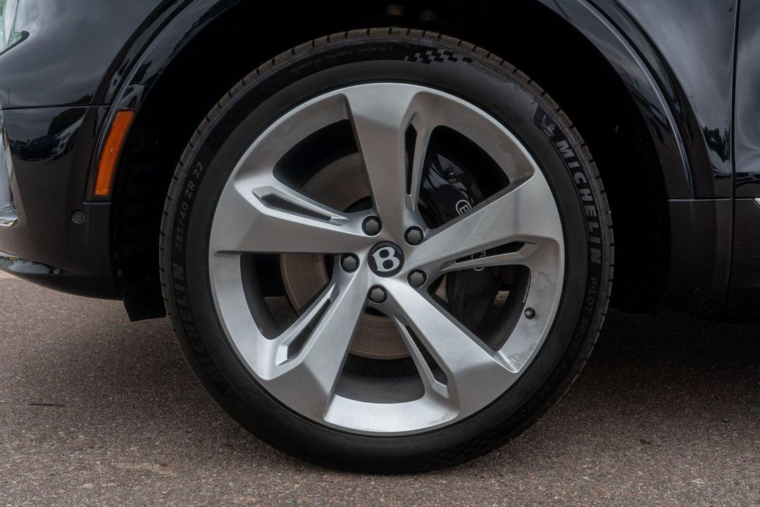 2023 Bentley Bentayga EWB