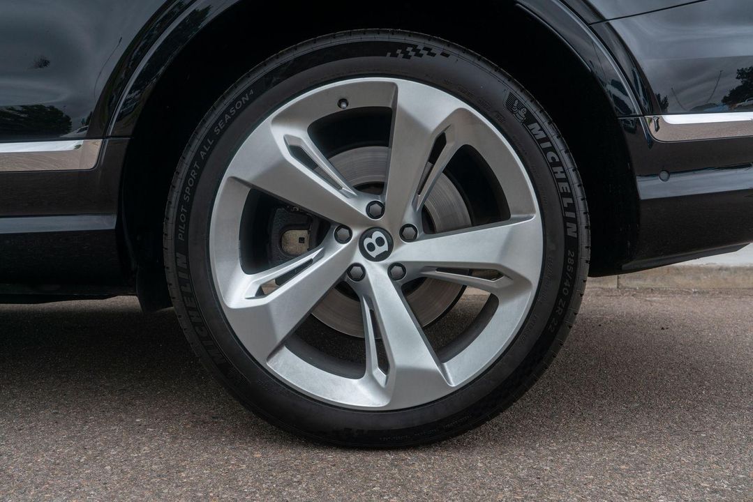 2023 Bentley Bentayga EWB