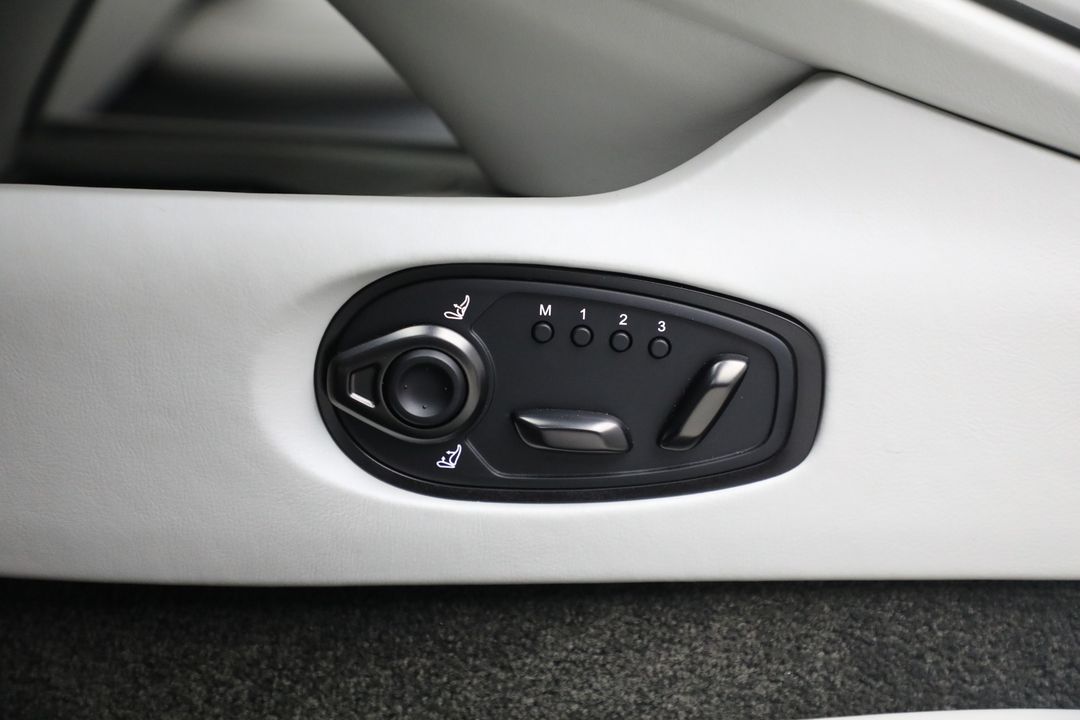 2025 Aston Martin DB12