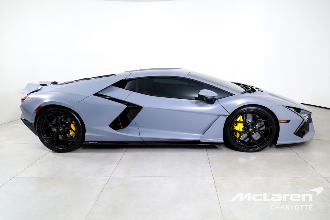 2024 Lamborghini Revuelto