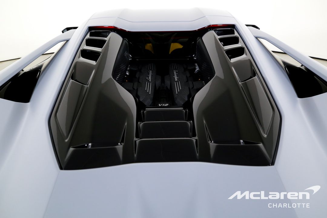 2024 Lamborghini Revuelto