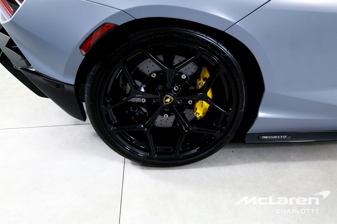 2024 Lamborghini Revuelto
