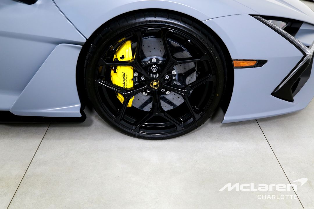 2024 Lamborghini Revuelto