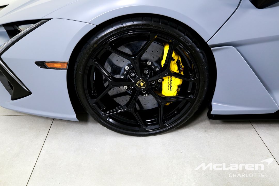 2024 Lamborghini Revuelto