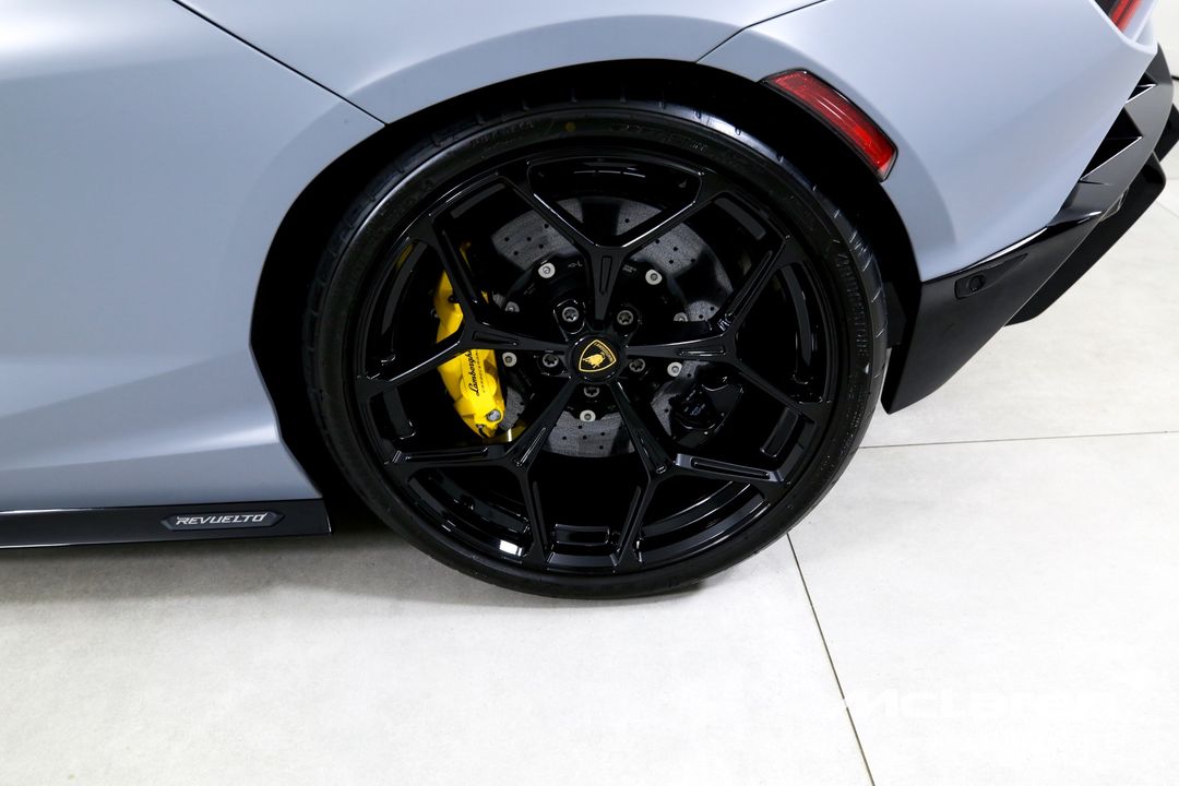 2024 Lamborghini Revuelto
