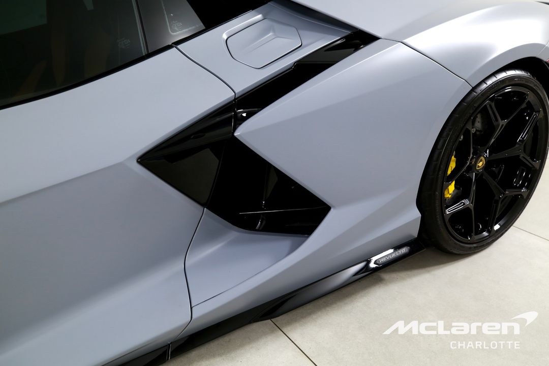 2024 Lamborghini Revuelto