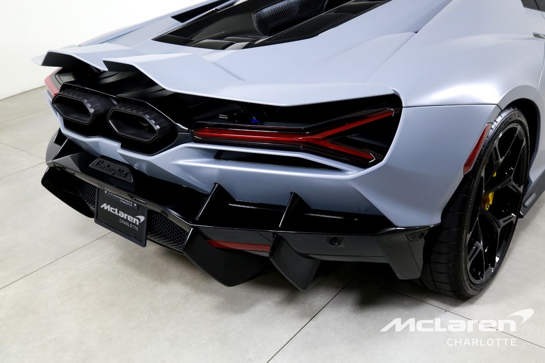 2024 Lamborghini Revuelto