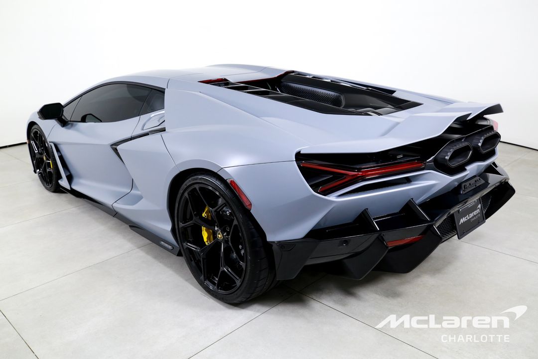 2024 Lamborghini Revuelto