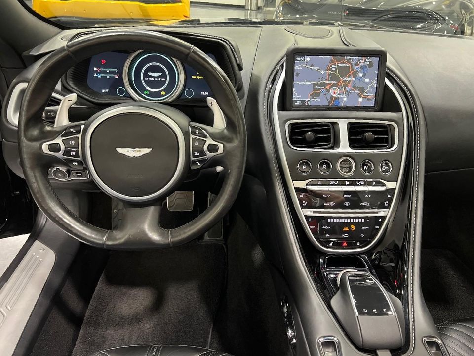 2021 Aston Martin DB11