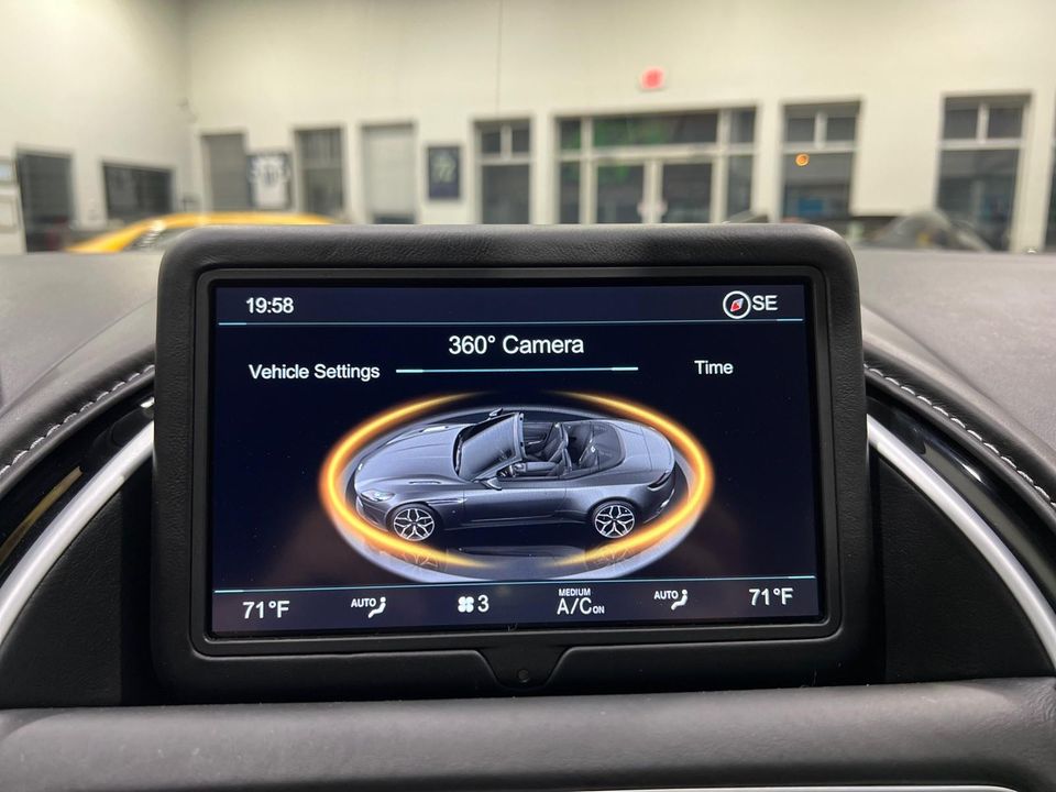 2021 Aston Martin DB11