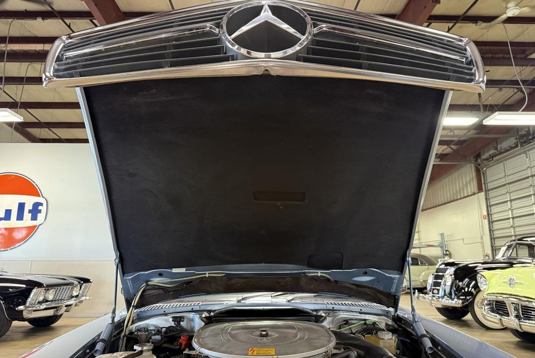1987 Mercedes-Benz 560SL