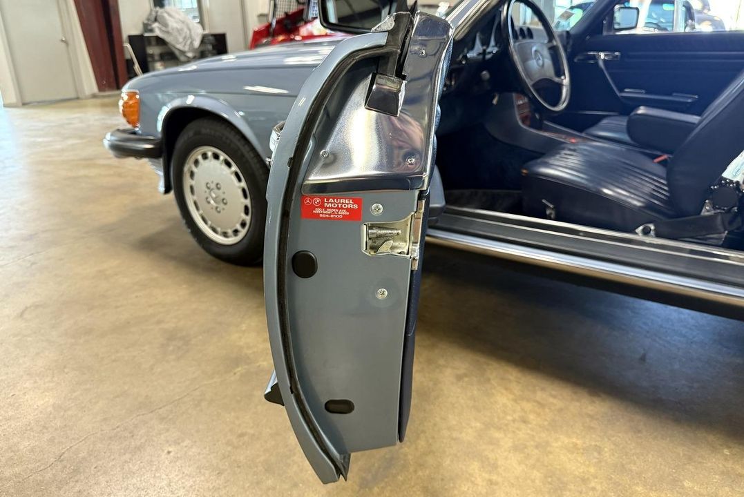 1987 Mercedes-Benz 560SL