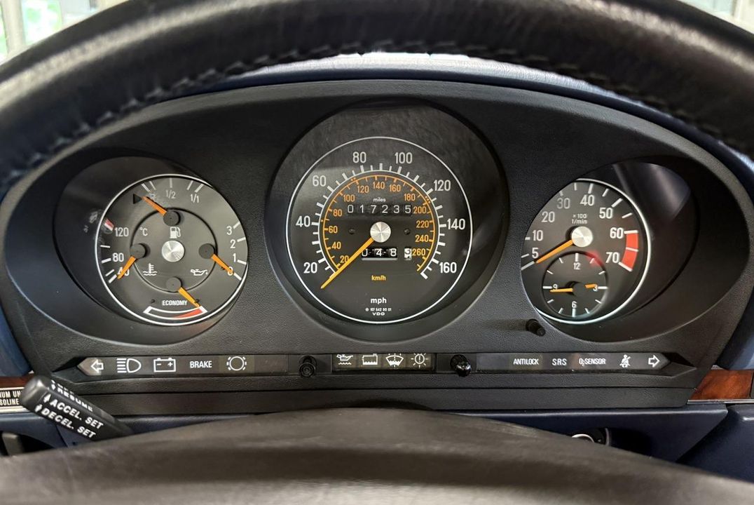 1987 Mercedes-Benz 560SL