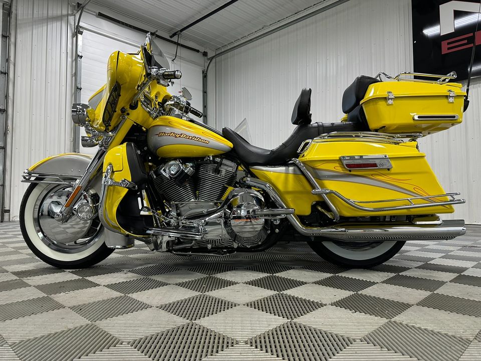 2005 Harley Davidson FLHTCSE2