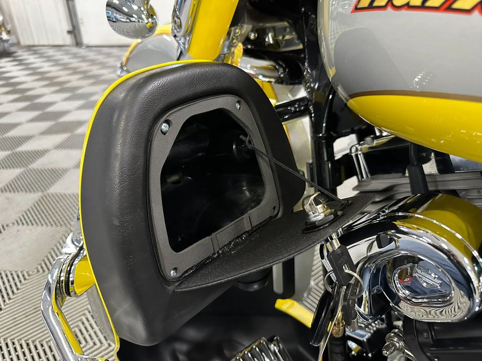 2005 Harley Davidson FLHTCSE2