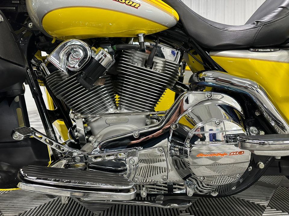 2005 Harley Davidson FLHTCSE2