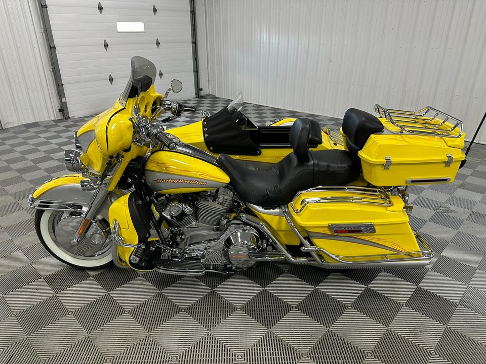 2005 Harley Davidson FLHTCSE2