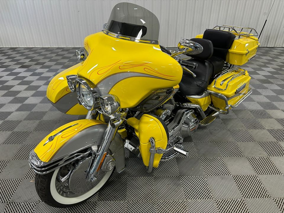 2005 Harley Davidson FLHTCSE2