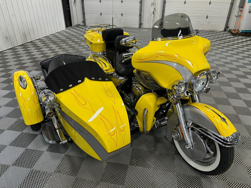 2005 Harley Davidson FLHTCSE2