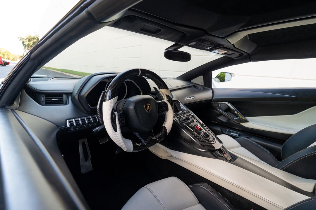 2015 Lamborghini Aventador