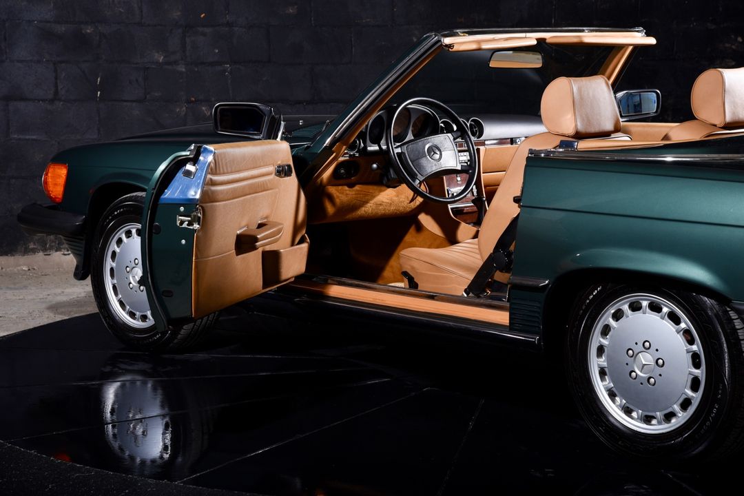 1989 Mercedes-Benz 560-Class