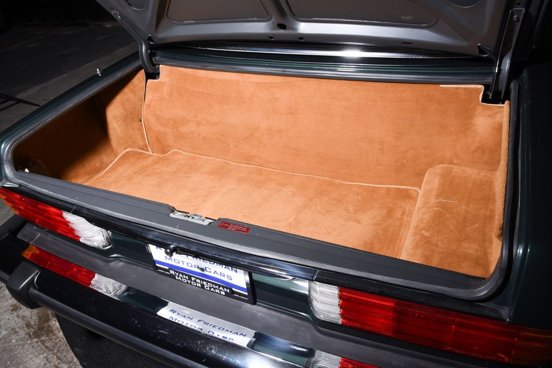 1989 Mercedes-Benz 560-Class