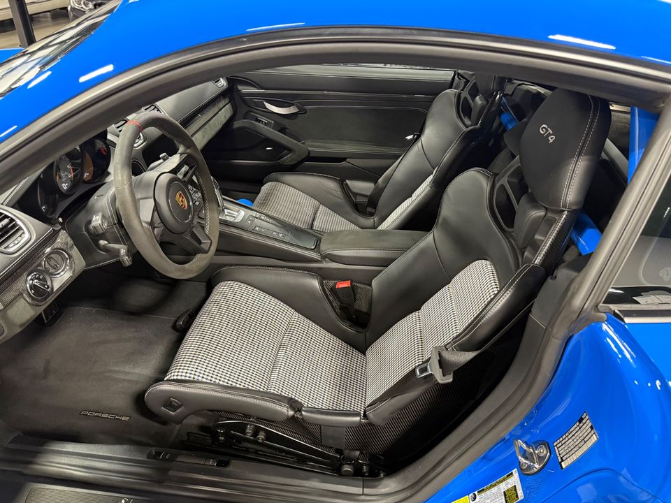 2022 PORSCHE 718 CAYMAN